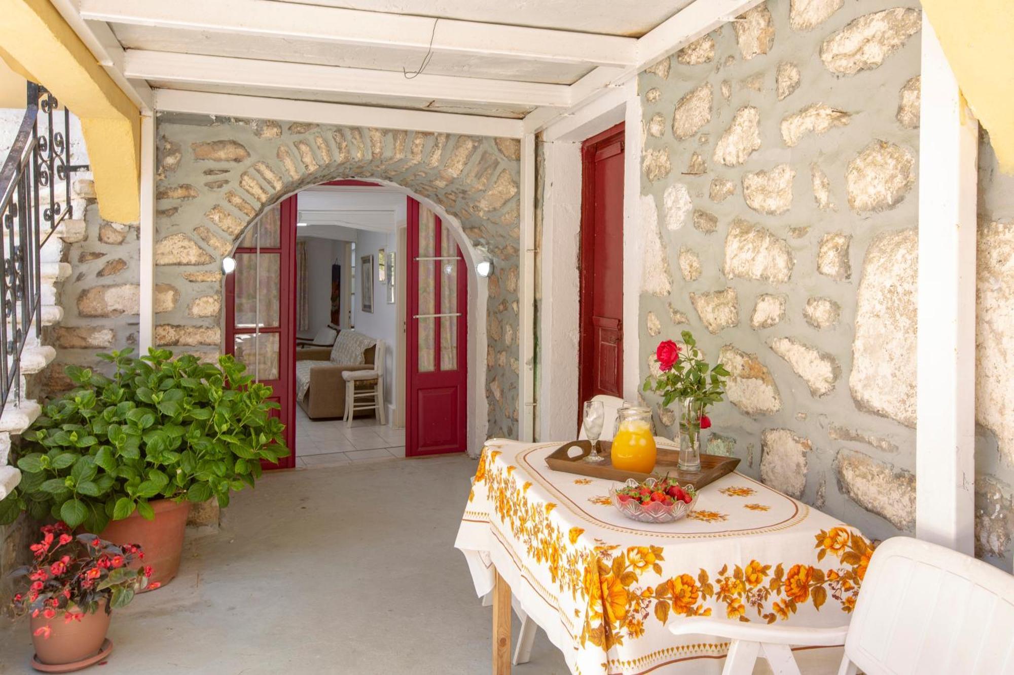Cozy Village Nest Apartment Pinakokhorion